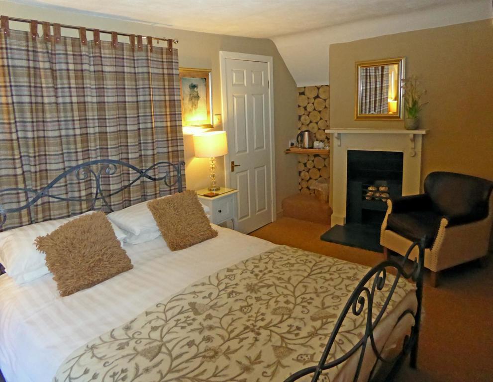 Hambro Arms Hotel Milton Abbas Стая снимка