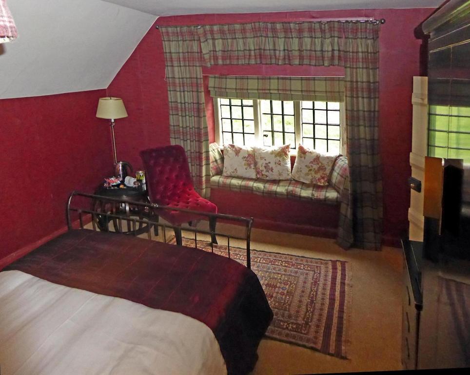 Hambro Arms Hotel Milton Abbas Стая снимка