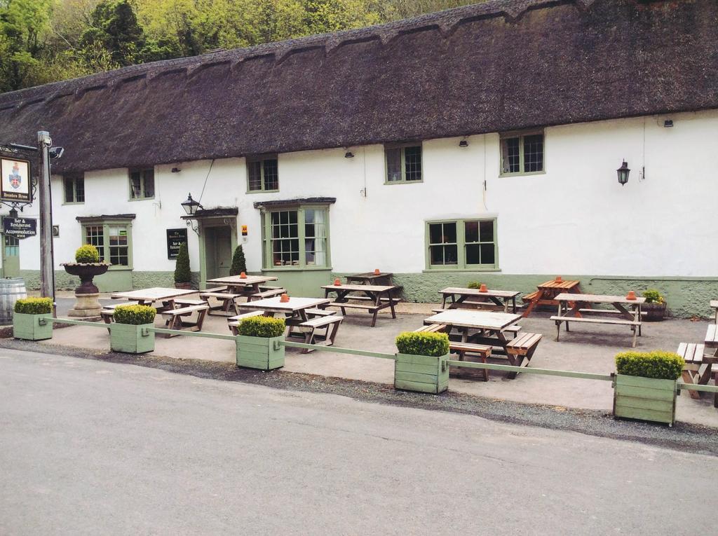 Hambro Arms Hotel Milton Abbas Екстериор снимка