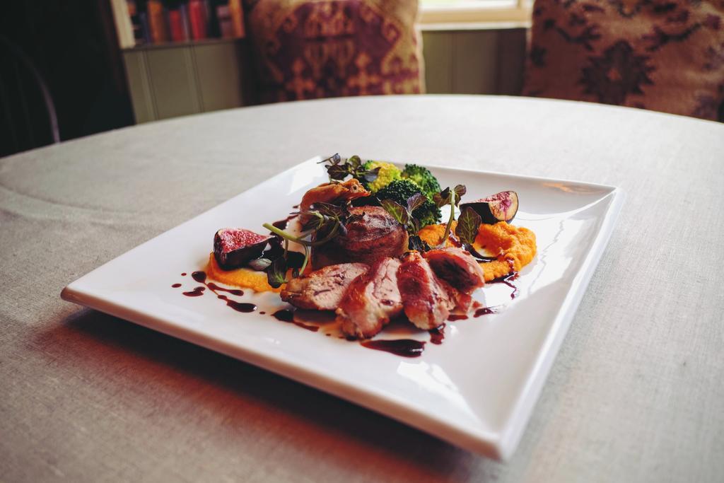 Hambro Arms Hotel Milton Abbas Екстериор снимка
