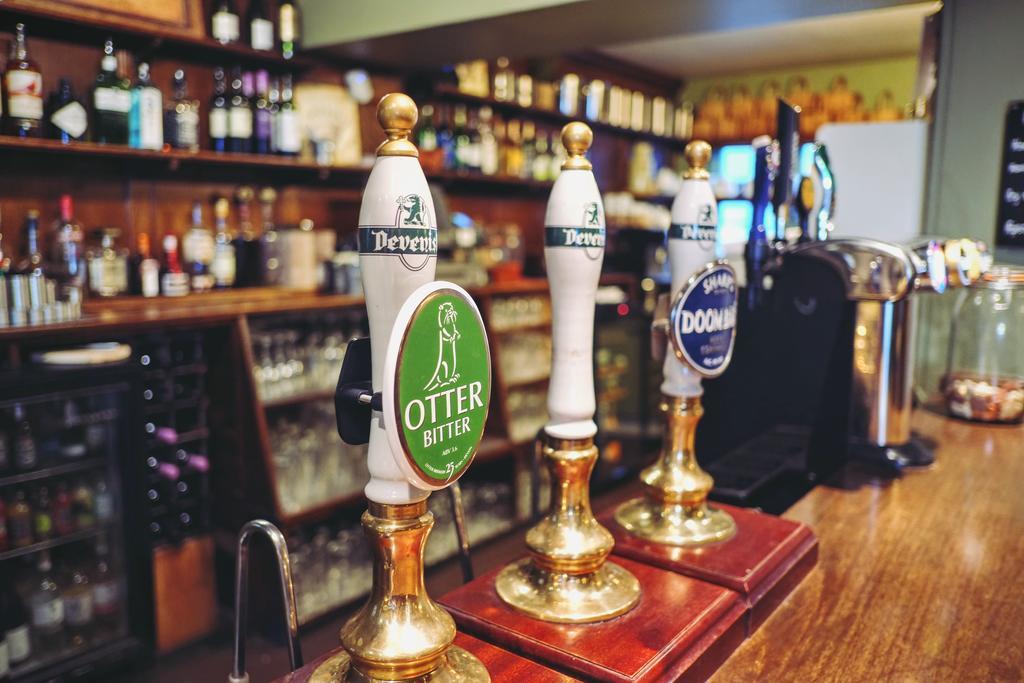 Hambro Arms Hotel Milton Abbas Екстериор снимка