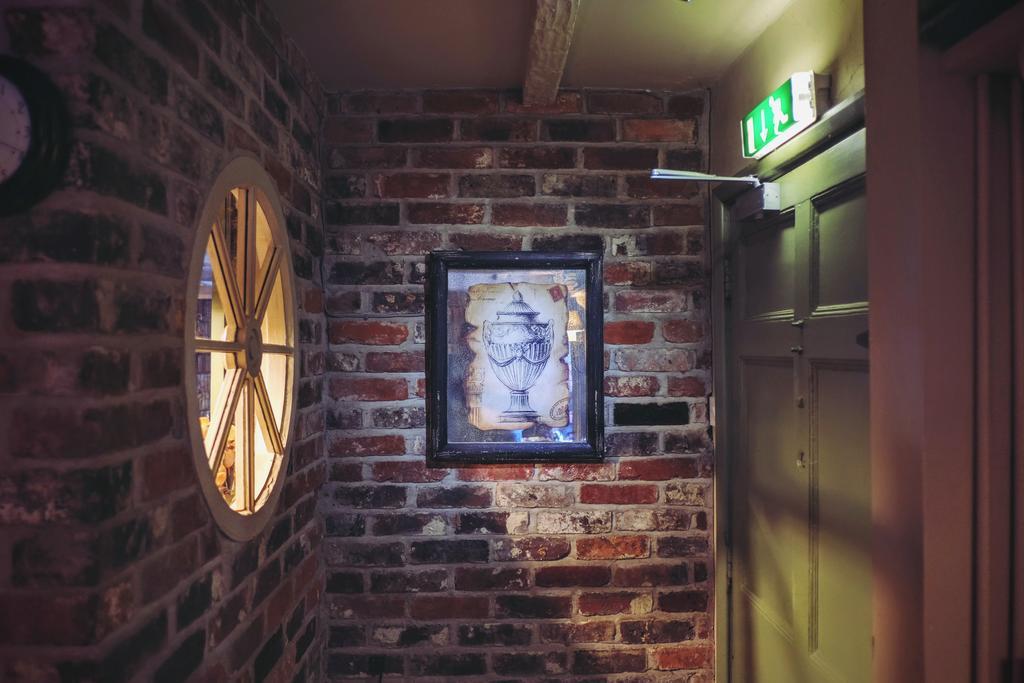 Hambro Arms Hotel Milton Abbas Екстериор снимка